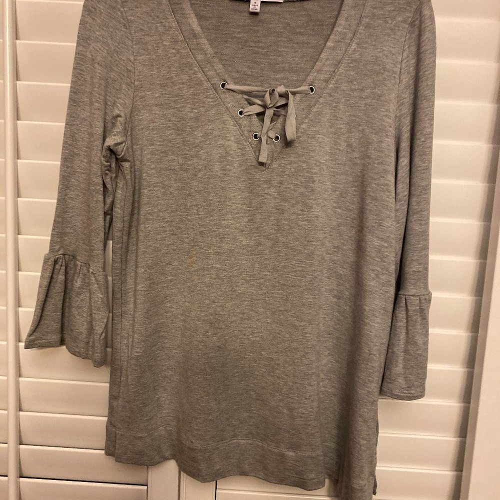 Fever - long bell sleeve top, color gray, size small